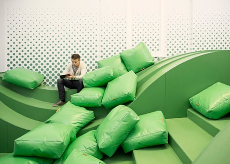 Wavy green lounge in a Solvenian school by Svet Vmes Architects