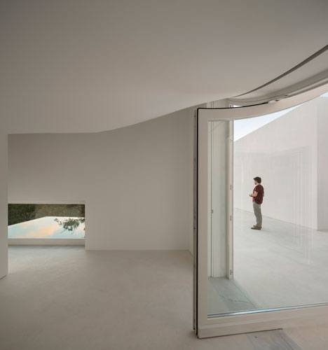 House in Fontinha by Manuel Aires Mateus