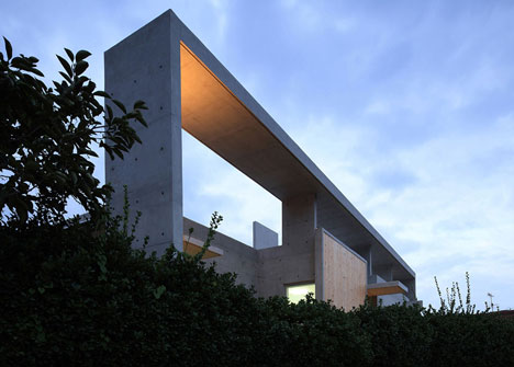 Mun Jeong Heon house by A.M Architects is surrounded by a huge concrete frame