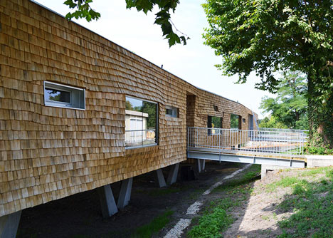 School building clad in chestnut tiles by Dauphins