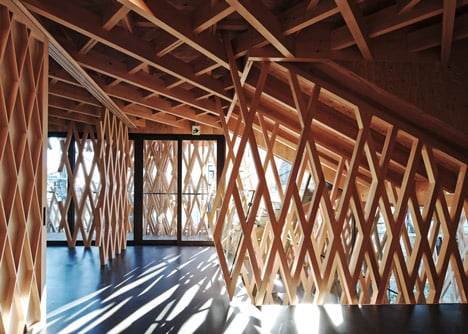 SunnyHills cake shop by Kengo Kuma encased within intricate timber lattice