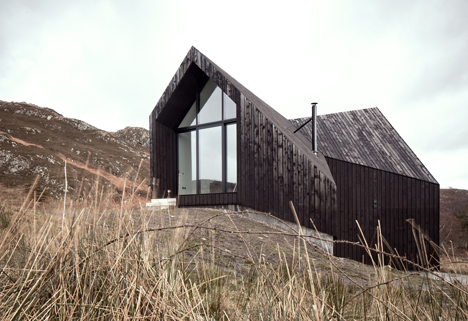 House at Camusdarach Sands by Raw Architecture Workshop has a kinked facade
