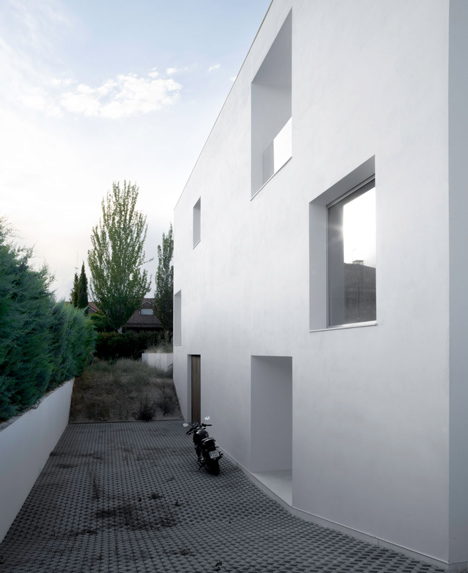 Casa H by Bojaus Arquitectura features a facade covered in holes
