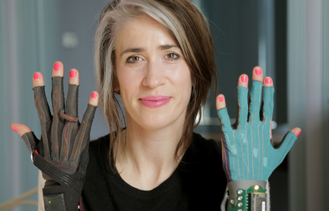 Imogen Heap demonstrates Mi.Mu gloves