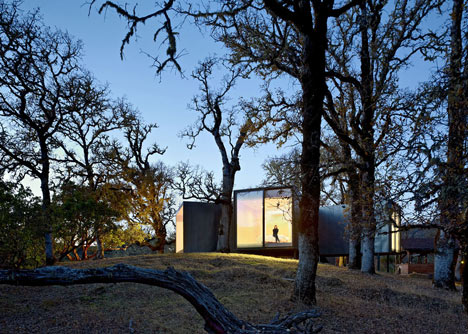 Moose Road house by Mork-Ulnes Architects frames the Californian landscape