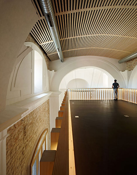 Restoration and adaptation of a 16th century Chapel in Brihuega by Adam Bresnick
