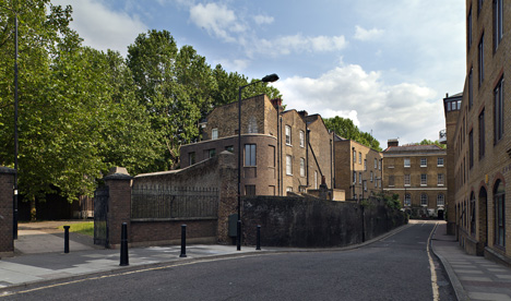 Chris Dyson's curved brick extension completes a Georgian terrace in London
