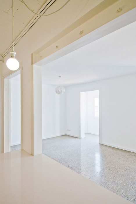 Barcelona apartment renovation by Carles Enrich