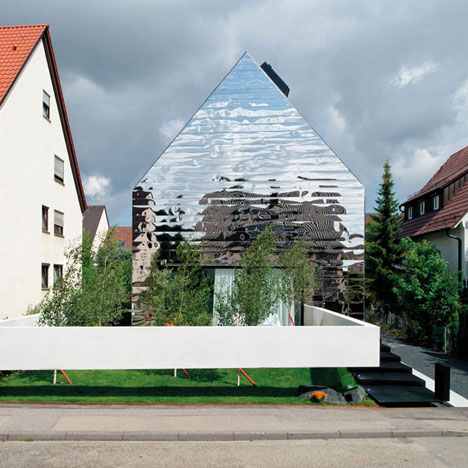 Bernd-Zimmermanns-mirror-clad-House-wz2-distorts-its-surroundings_dezeen_1sq