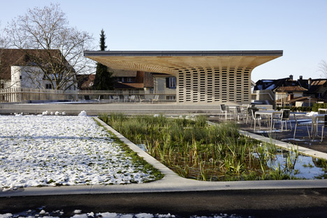 Wooden pavilion by Ramser Schmid Architekten built beside Swiss library