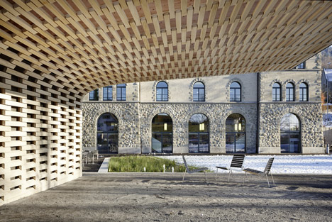 Wooden pavilion by Ramser Schmid Architekten built beside Swiss library