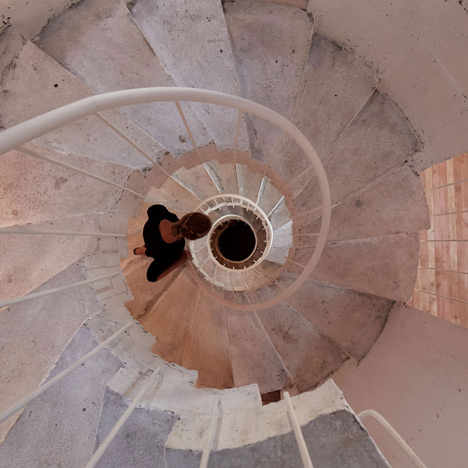 Concrete staircase spirals up through Pezo von Ellrichshausens Casa Gago