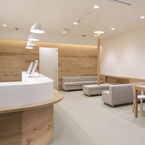 Hiroyuki Ogawa Architects opts for "tranquility and kindness" with Fuji Pharmacy interior