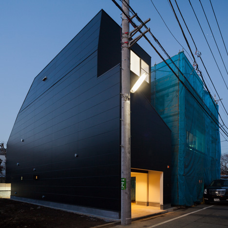 House-in-Fukasawa-by-LEVEL-Architects_dezeen_3sqa