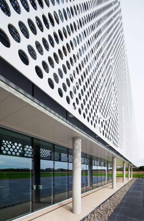 PAD creates facade for boat company headquarters using HI-MACS