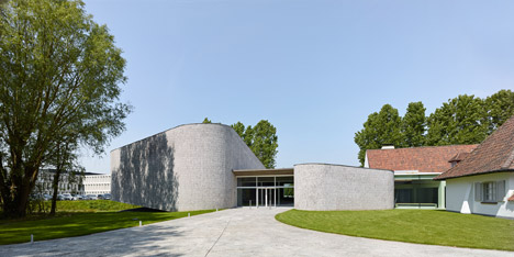 Kortrijk auditorium by Dehullu Architecten