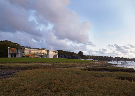 House-for-a-Yachtsman-by-the-Manser-Practice_dezeen_468_15
