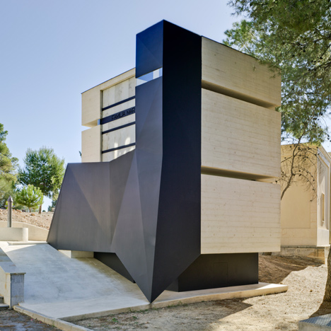 Pantheon in Murcia by Amparo and Andres Martinez Vidal