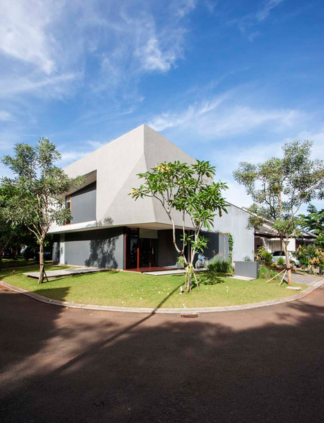 Trimmed Reform House Indonesia by SUB