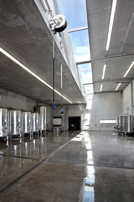 Wine Press Hall by Burkhard Architekten