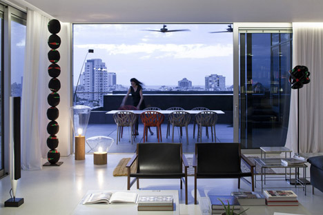 Antokolsky penthouse by Pitsou Kedem
