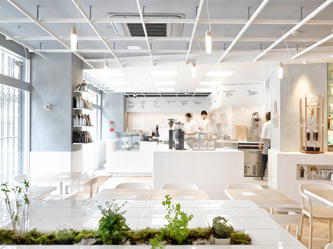 Coutume-cafe-Aoyama-in-Tokyo-Japan-by-CUT-Architectures