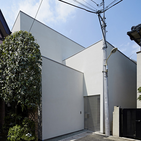 House in Jingumae by PANDA