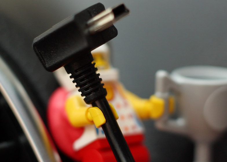 How to organise your cables with LEGO