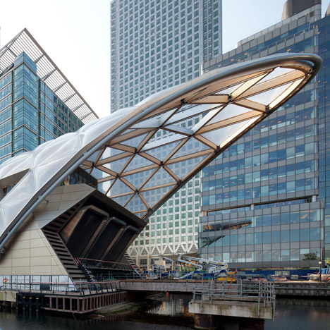 Foster's Canary Wharf Crossrail&ltbr /&gt station nears completion