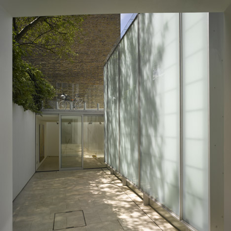 Niall McLaughlin extends Duncan Terrace house with translucent passageway and gallery