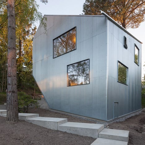 Happy Cheap house by Tommy Carlsson is a prototype for low-cost prefab homes
