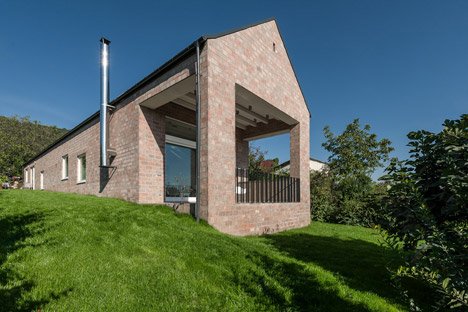 Long Brick House by Foldes Architects