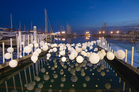 Sensual Wave installation by Marion Moustey and Alexandre Arcens