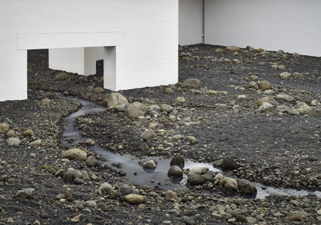 Riverbed-by-Olafur-Eliasson_dezeen_468_5