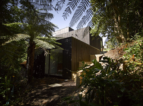 Waiatarua House by Monk Mckenzie