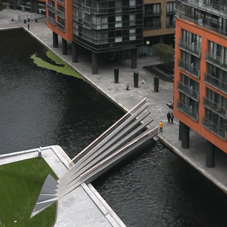 Merchant Square footbridge by Knight Architects