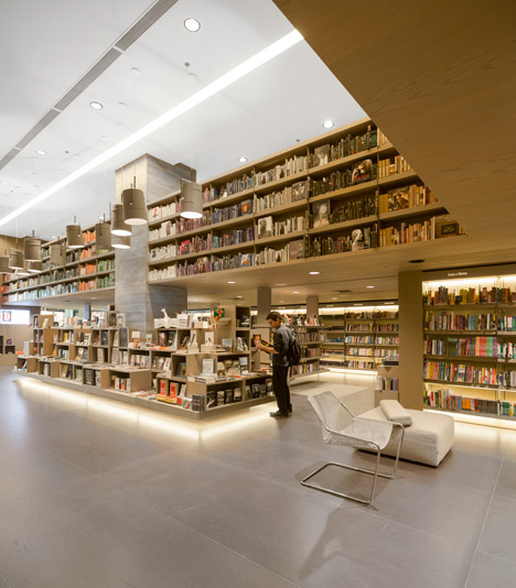 Saraiva Bookstore by Studio Arthur Casas
