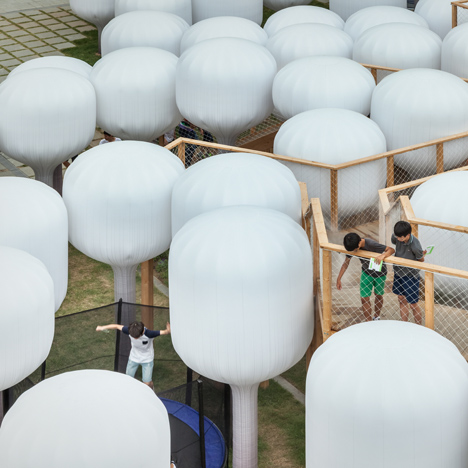 Moon Ji Bang installs a field of mushroom-shaped balloons outside a Seoul museum