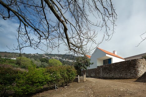 Casa dos Caseiros by SAMF