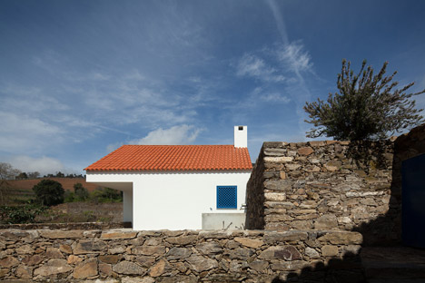 Casa dos Caseiros by SAMF