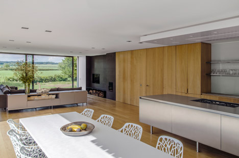 House in Oxfordshire by Peter Feeny Architects