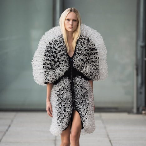 Iris van Herpen uses 3D printing and magnets to form Spring Summer 2015 fashion collection