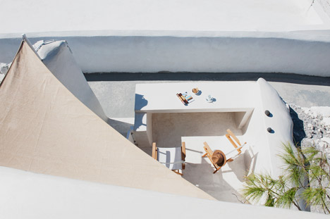 A Holiday House in Santorini Island by Alexandros Kapsimalis and Marianna Kapsimalis