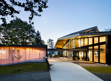 Mont-Tremblant Discovery Centre by Smith Vigeant