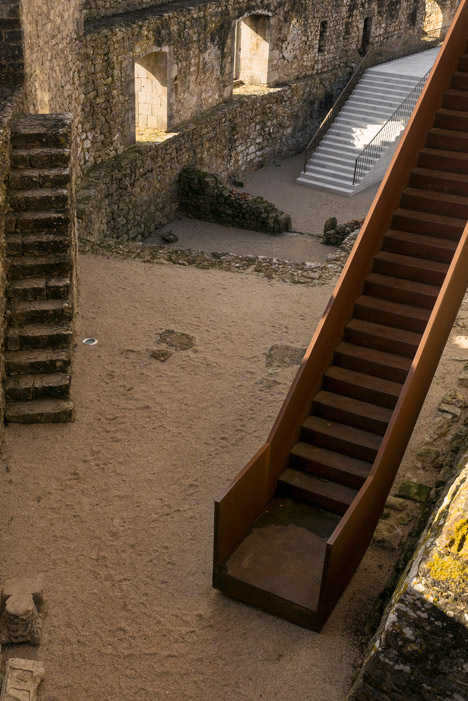 Pombal Castle's Visitor Centre by Comoco Architects