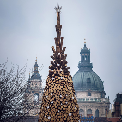 Hello Wood builds Christmas tree from 5000 pieces of firewood