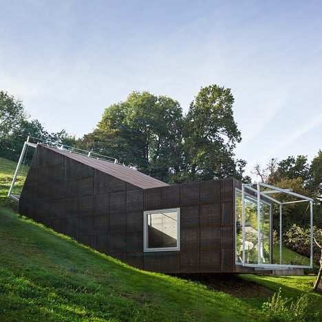 Tick-shaped art studio by Christian Tonko follows the slope of an Austrian hillside