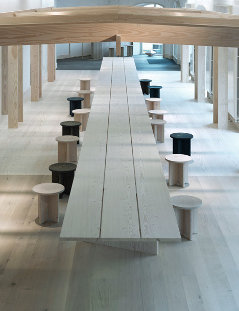 Dinesen showroom by Oeo