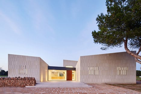 Stone Clubhouse by GRAS Arquitectos