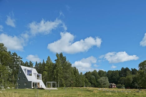 Summer house in Sweden by Leo Qvarsebo